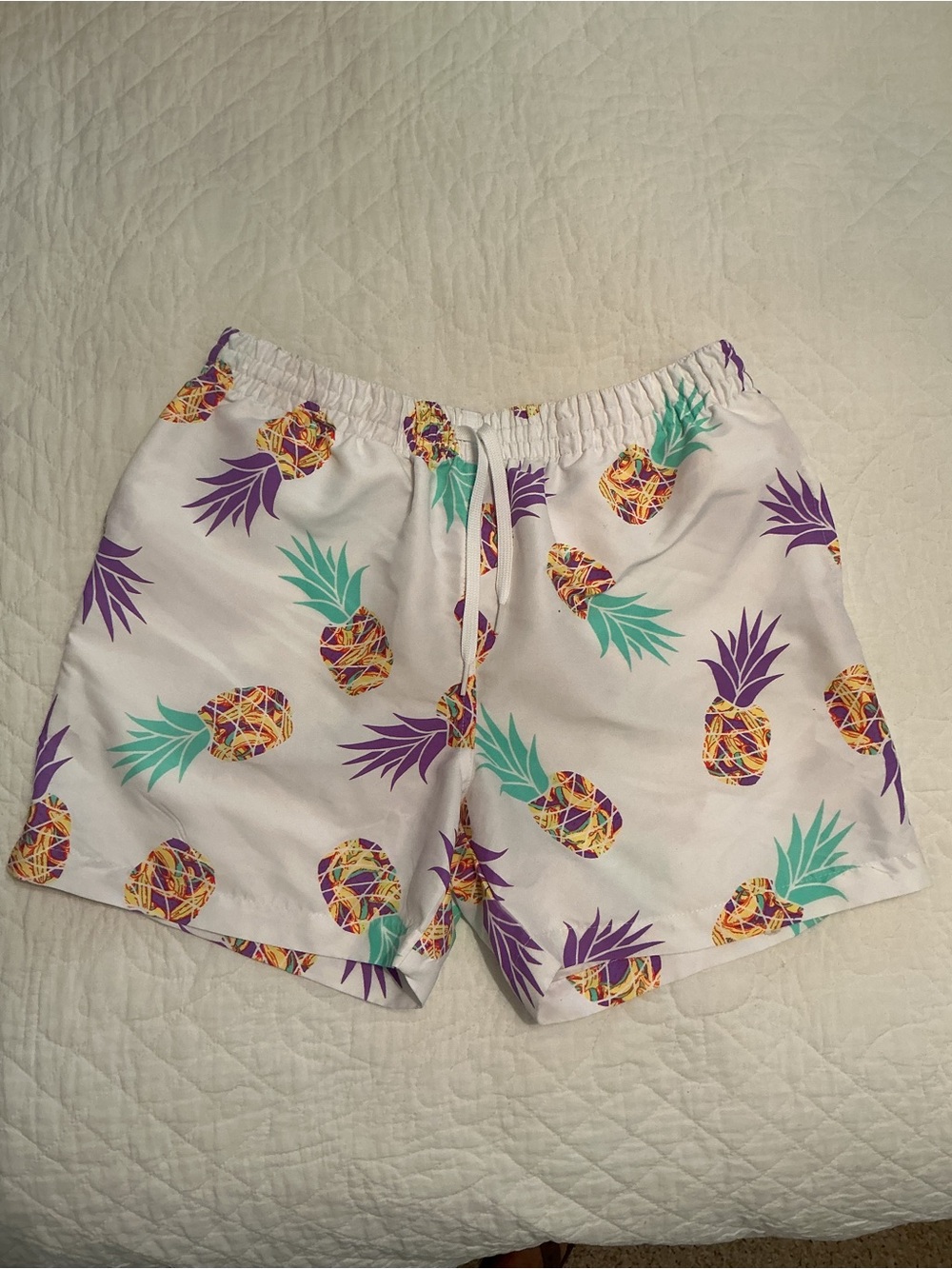 chubbies White Pineapple Print Men’s M Swim Trunks